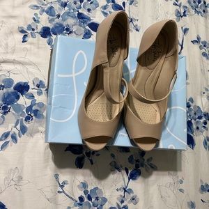 LifeStride Giovanna Pump Heel